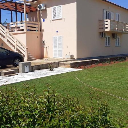 Apartmani Loli Ugljan Esterno foto