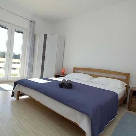 Apartmani Loli Ugljan Esterno foto