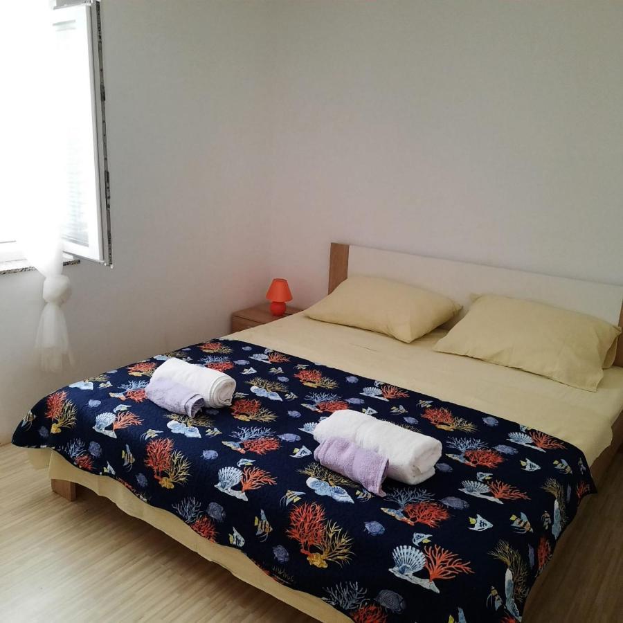 Apartmani Loli Ugljan Esterno foto