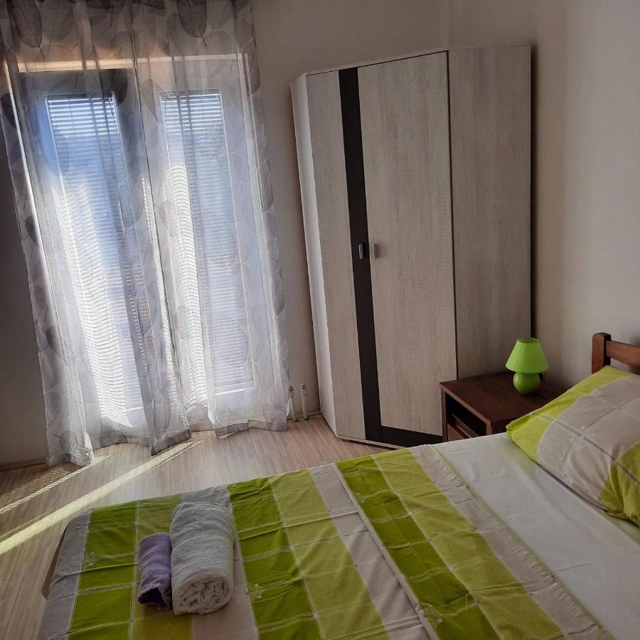 Apartmani Loli Ugljan Esterno foto