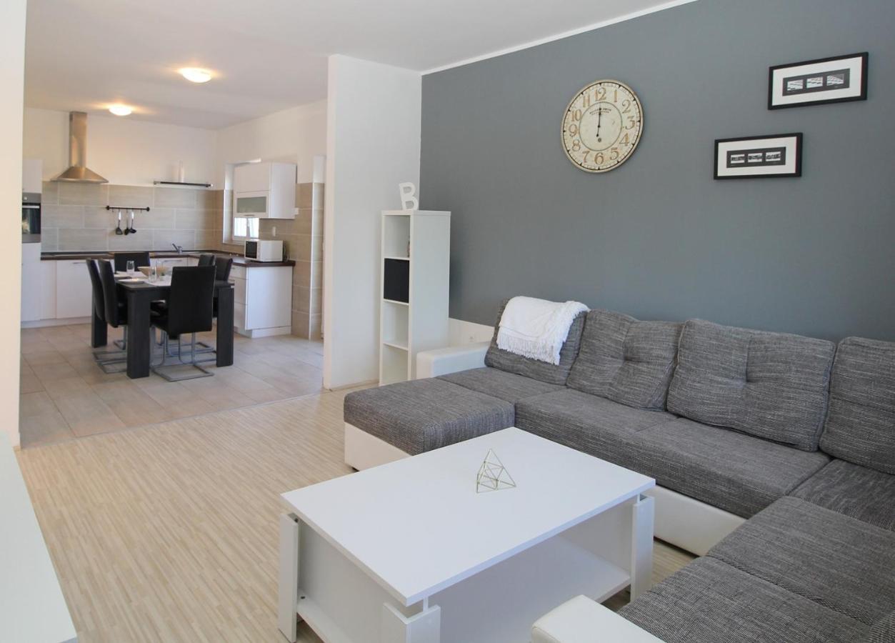 Apartmani Loli Ugljan Esterno foto