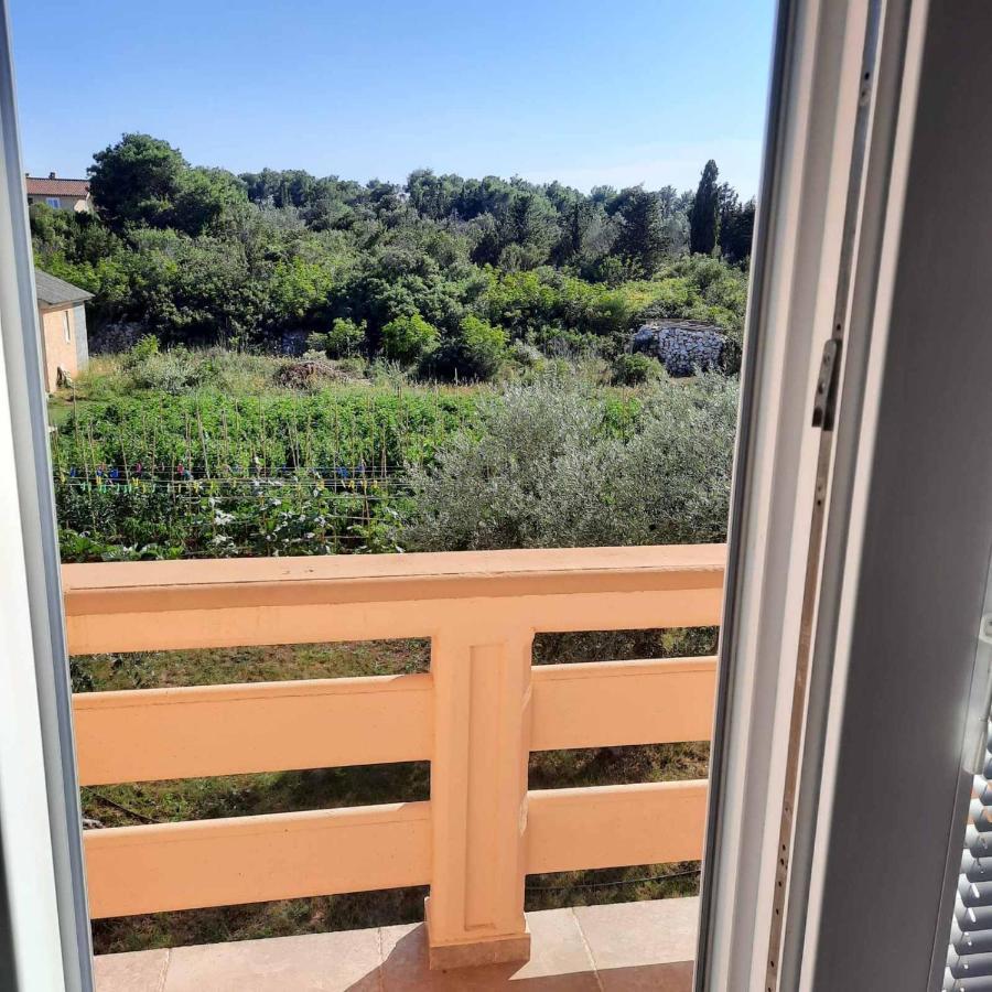 Apartmani Loli Ugljan Esterno foto