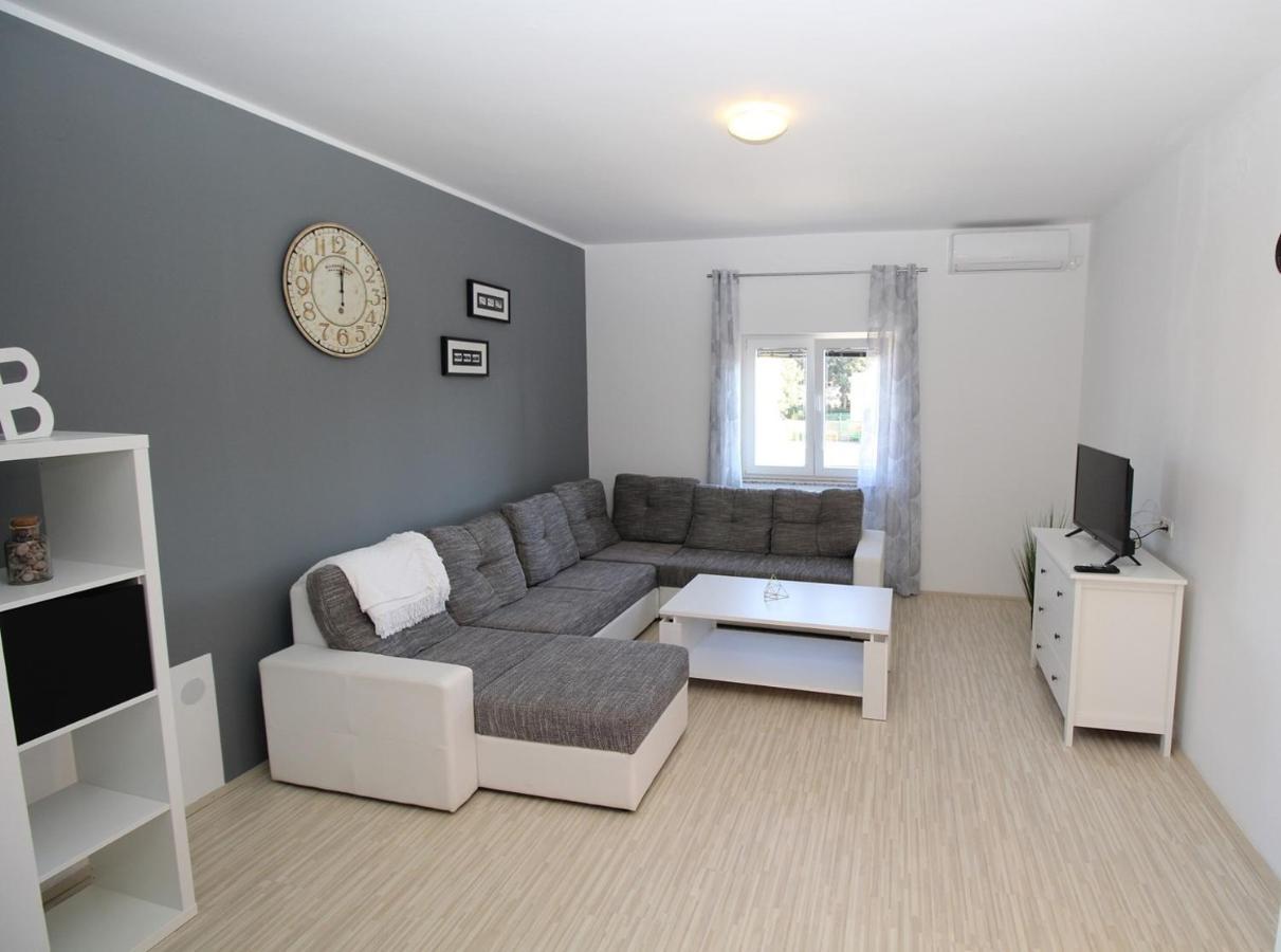 Apartmani Loli Ugljan Esterno foto