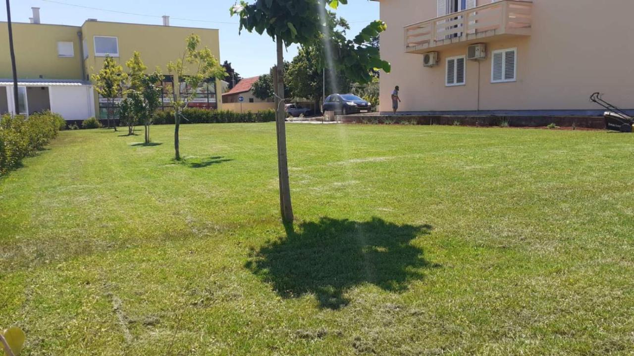 Apartmani Loli Ugljan Esterno foto