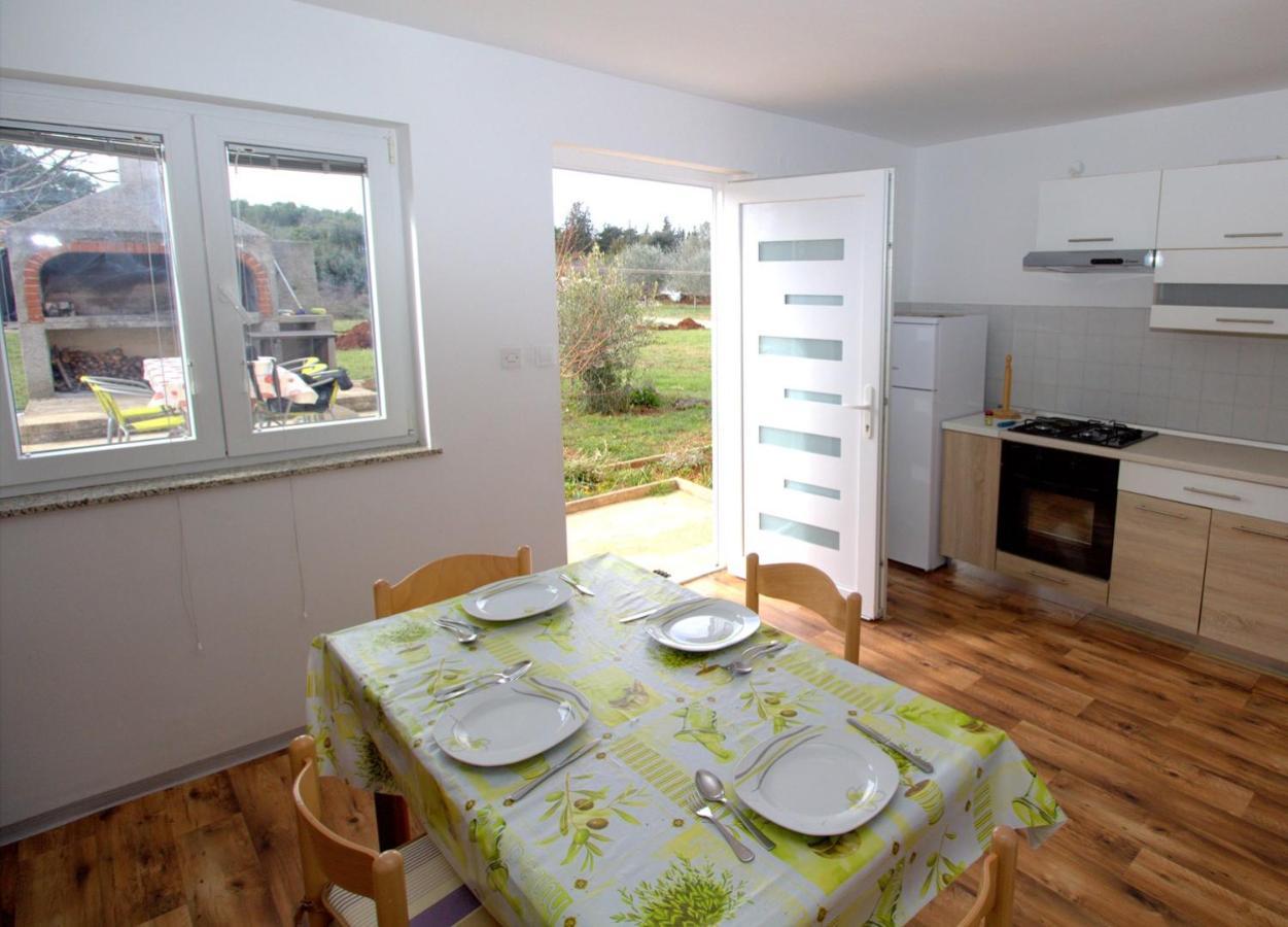 Apartmani Loli Ugljan Esterno foto