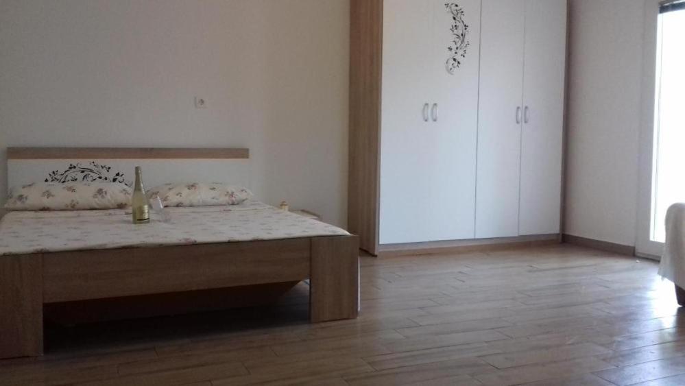 Apartmani Loli Ugljan Esterno foto