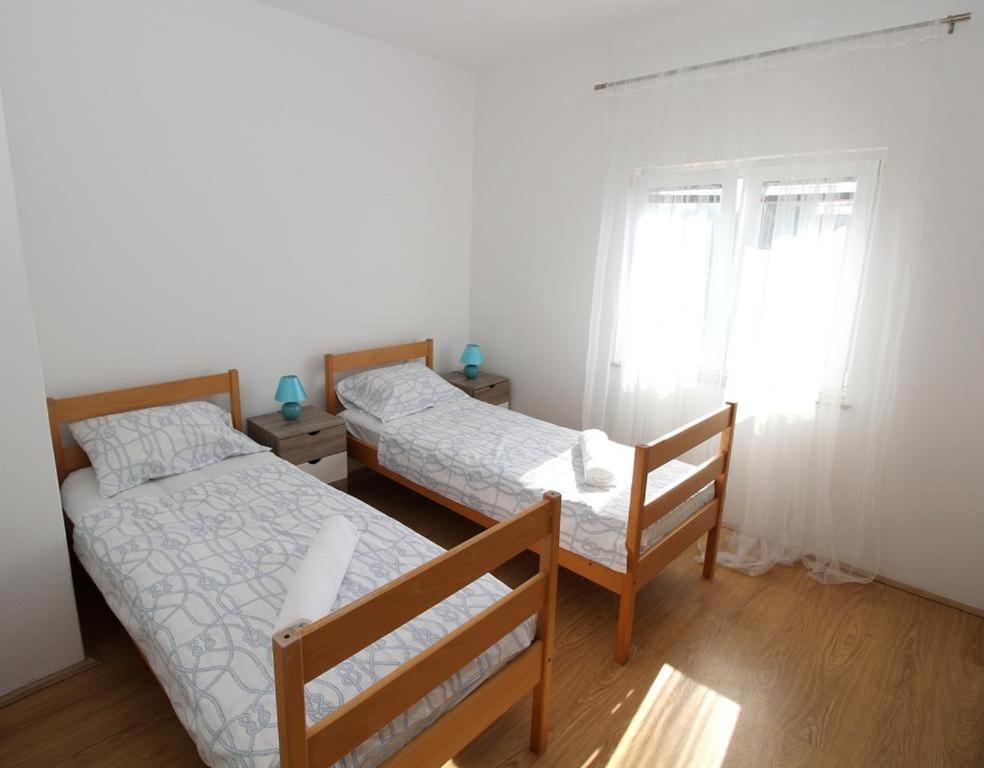 Apartmani Loli Ugljan Esterno foto
